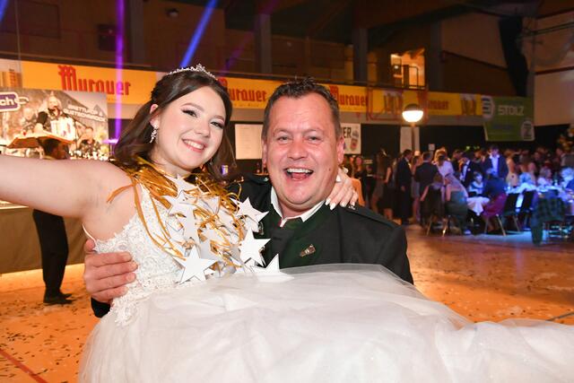 19 Maturanten feierten ihren Abschlussball in der WM-Halle in Murau. | Foto: Thomas Mlakar