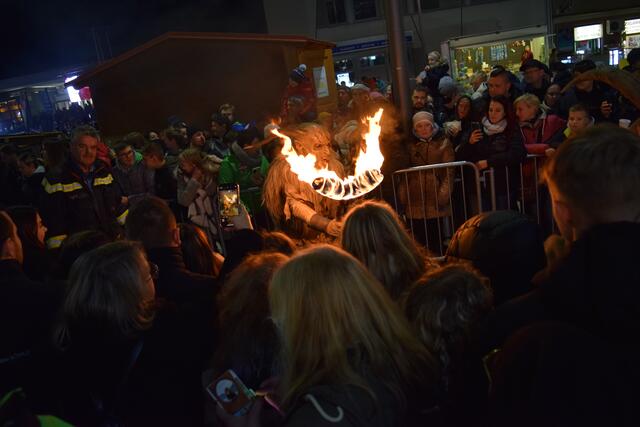 Tausende Besucherinnen und Besucher staunten nicht schlecht über die Feuershows. | Foto: Duran