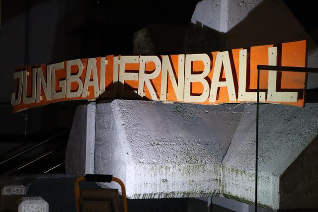 Selbstbewusste Begrüßungswand