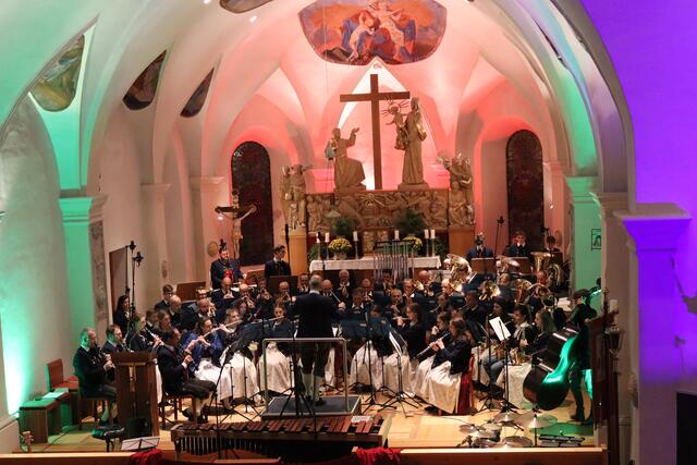 Das Cäciliakonzert der Musikkapelle St. Anton am Arlberg am 12. November in der Pfarrkirche.  | Foto: Elisabeth Zangerl 