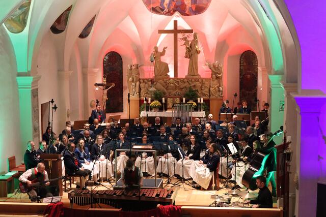 "Ghanaia" von Matthias Schmid wurde als Hommage für die Rhythmen Ghanas geschrieben - Matteo Öttl überzeugte auch hier vollends auf der Marimba.  | Foto: Elisabeth Zangerl 