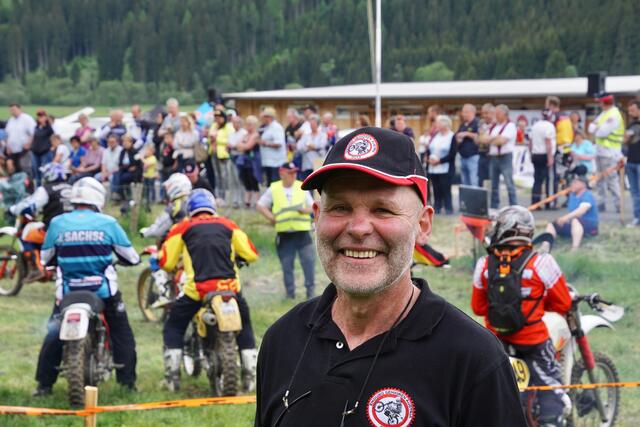 Die Sonderprüfung der Classic Enduro Mühlen ist ein Publikumsmagnet - da strahlt Obmann Alfred Steinwidder.