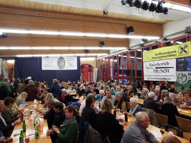 Ein Blick in die randvolle Wagenhalle.