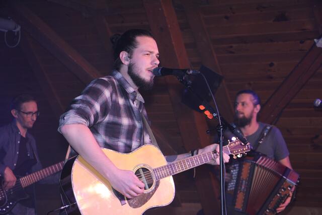 Julian Grabmayer und Band gaben ein Live Konzert im Kathreinerhaus. | Foto: RegionalMedien Steiermark/Hofmüller