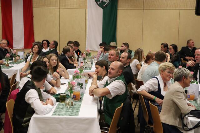 Ein volles Haus, wohin man schaute