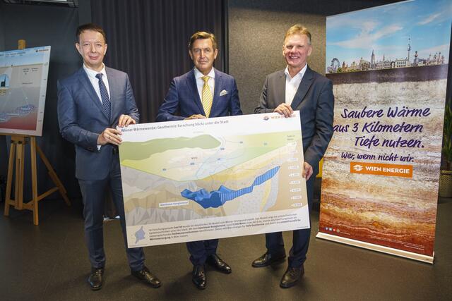 Präsentation der Pläne für die 1. Tiefengeothermie-Anlage Wiens. Karl Gruber (Geschäftsführer Wien Energie), Peter Hanke (Stadtrat), Michael Strebl (Vorsitzender der Wien Energie-Geschäftsführung) (v.l.) | Foto: Wien Energie/Christian Hofer