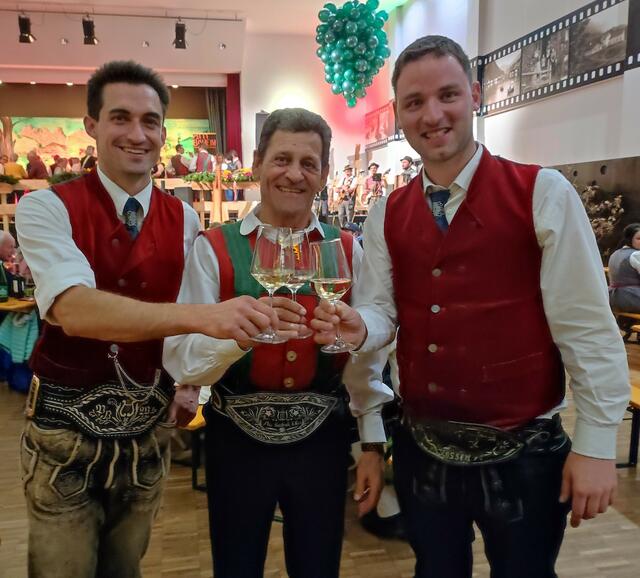 von li.: Obm. Philipp Wolfenstetter, Franz Posch, KPM Martin Scharnagl.