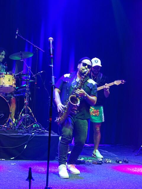 Der Mann am Saxofon hatte nicht nur lange Dreads sondern auch unglaubliches Talent ... | Foto: Sarah Braun