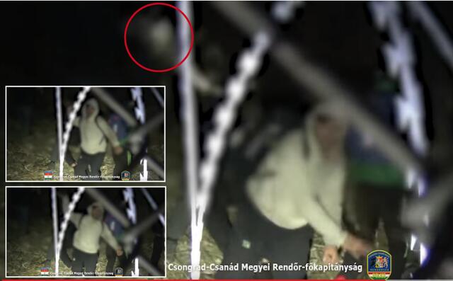 Ein Migrant beim Steinwurf gegen Polizisten an der ungarisch-serbischen Grenze. | Foto: Police Hungary / YouTube