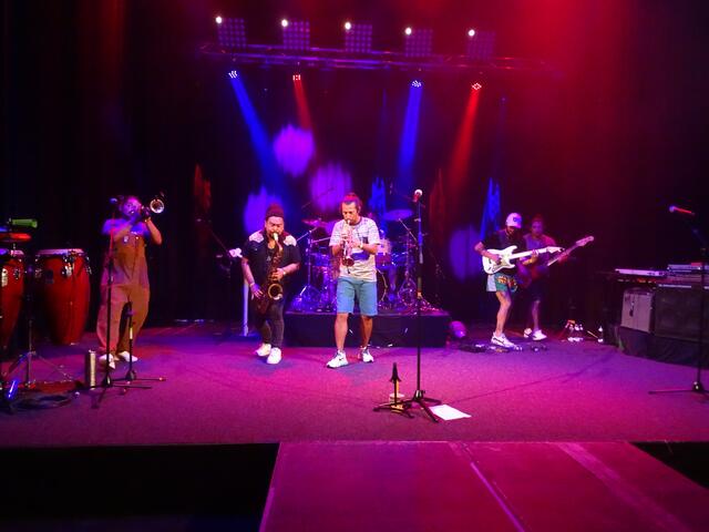 Die Band "El flecha negra" heizte dem Publikum bei spanischen Klängen und südamerikanischem Rhythmus gehörig ein. | Foto: Sarah Braun