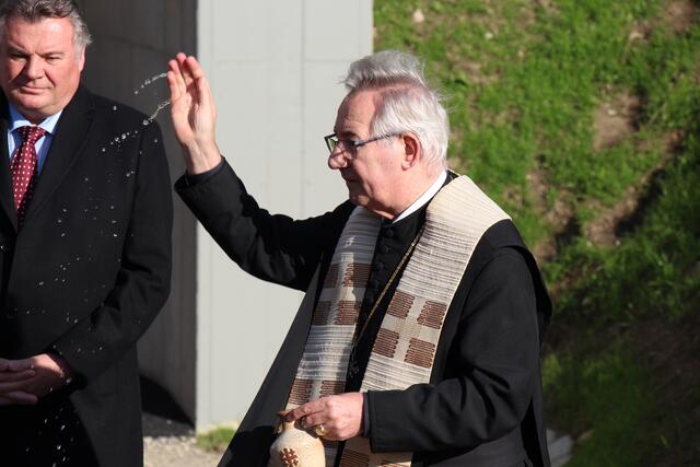 Pater Ambros bei der Segnung | Foto: Staudinger