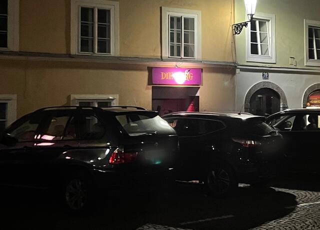 In dieses Lokal kommen derzeit Asylwerber nicht hinein. Das sorgt für Gesprächsstoff. | Foto: MeinBezirk.at