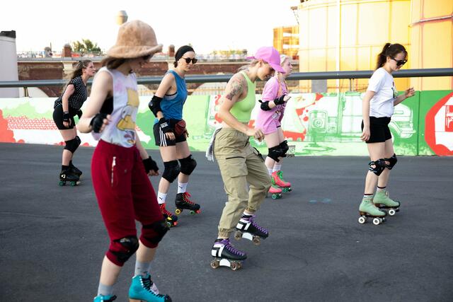 Zum 15. Geburtstag lädt das brut Wien zur Rollschuh-Disco in der Brigittenau. Mit dabei ist die Rollerskate-Community "Powerjam" | Foto: Lisa Leutner / Powerjam