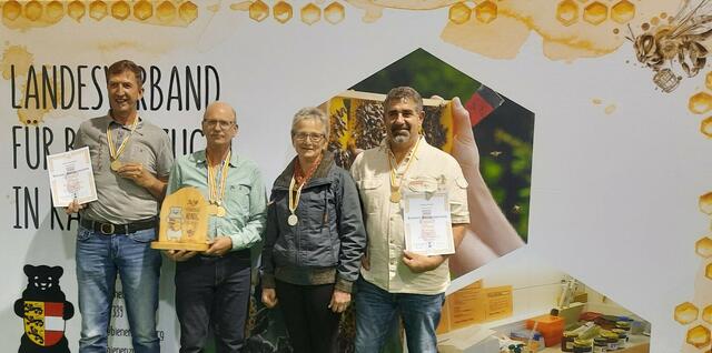 v.l.n.r. Karl Mitterberger, Hansjürg Aschbacher, Juliana Wegscheider und Helmut Genser auf der Kärntner Honigprämierung 2022. | Foto: BZV Malta