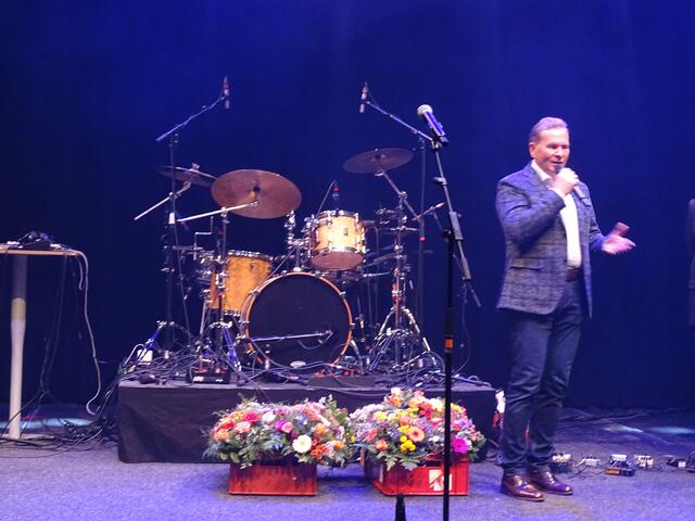 Saalfeldens Bürgermeister Erich Rohrmoser richtete lobende Worte an das gesamte Team des Kunsthaus Nexus. | Foto: Sarah Braun