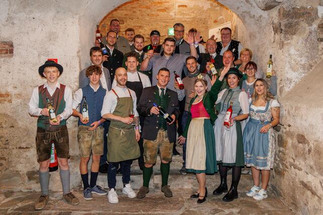 Die Junkerwinzer und Gastronomen beim Junkerfest im Schloss Stainz. | Foto: Barbara Fotostudio Augenblick