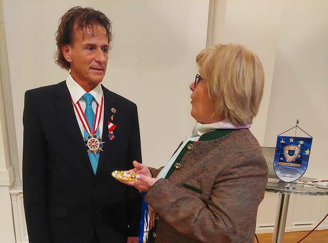 Faschingskultur Faschingsprinz a.D. HansPeter Stangl erhielt gleich