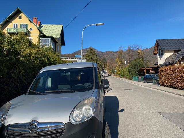 Standort: Bauerstraße. Das Heck zeigt in Richtung Volksschule Concordia hinauf. Achtung: Hier sind nur 30 km/h erlaubt!