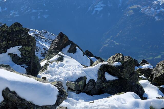 beim Abstieg ist noch mehr auf zu passen..liegt schon so viel Schnee zwischen den Felsen