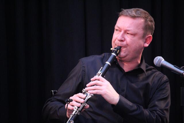 Maciej Golebiowski mit seinem Instrument, der Klarinette | Foto: kfa