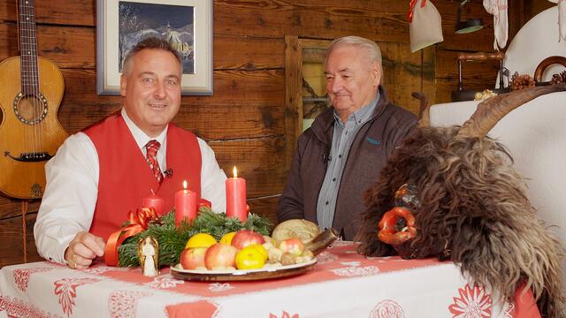 Martin Reiter mit Perchtlegende Franz Hager aus Breitenbach.
