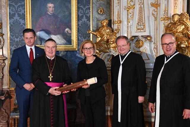 Bgm Stefan Schmuckenschlager, Prälat Maximilian Fürnsinn, LH Johanna Mikl-Leitner, Stifts-Kämmerer Anton Höslinger, Stiftspfarrer Stadtdechant Reinhard Schandl | Foto: NLK Pfeiffer