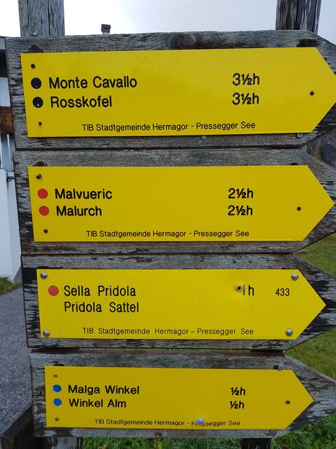 oben am Nassfeldpass gibts genügend Parkplätze