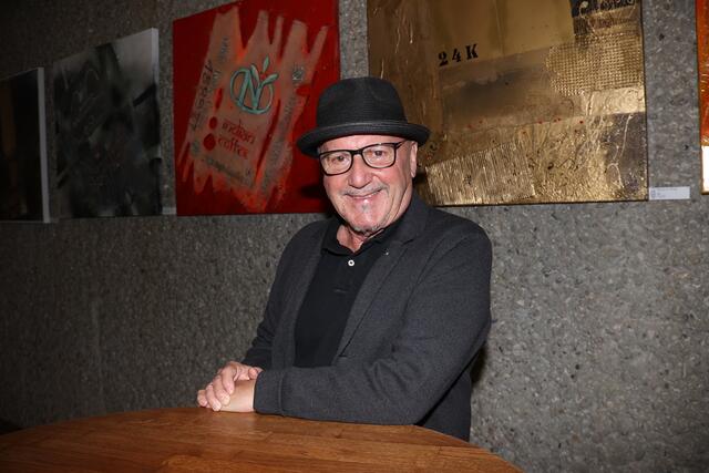 Seine Werke präsentiert Marcus J. Witek in der Bachschmiede Wals.