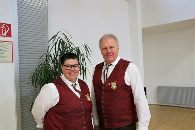 Gabi Schlager und Manfred Hiebaum stimmen mit der Jugendkapelle Fernitz auf den Advent ein. | Foto: Edith Ertl