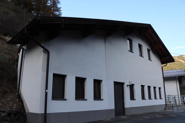 Westlich des bestehenden Gebäudes wird ein Zubau errichtet. | Foto: Othmar Kolp