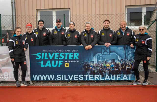 Das OK-Team des Silvesterlaufs: Natascha Gierlinger, Jakob Gierlinger, Christoph Mühlböck, Michael Reisinger, Klaus Mesi-Krinninger, Norbert Brandstötter, Michael Hofmann, Josef Dunzinger und Marion Gierlinger. (v.l.n.r)
 | Foto: Christoph Mühlböck