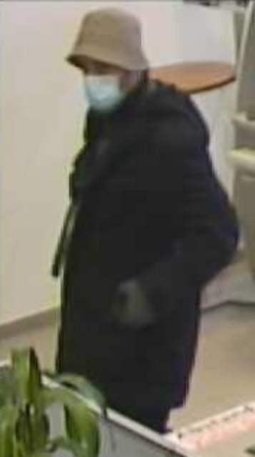 Nach diesem Mann, der eine Bank in der Neubaugasse überfallen haben soll, sucht die Polizei aktuell. | Foto: LPD Wien