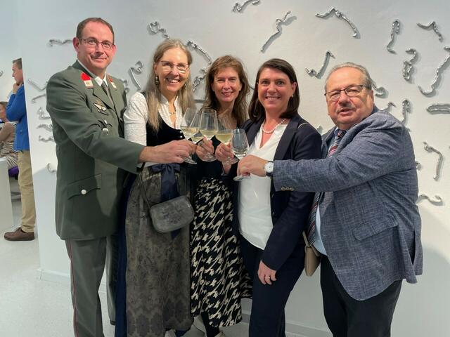 Die Weintaufe für Licht ins Dunkel fand in der Galerie Gugging statt.  | Foto: Donaukultur