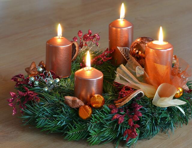 Beim 6. Christkindlmarkt der Pensionisten Radweg Klein St. Veit werden auch liebevoll gebundenen Adventkränze angeboten.  | Foto: stock.adobe.com - fresie12