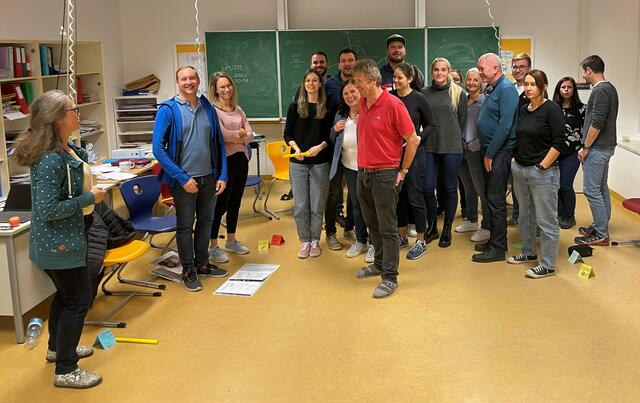 Lehrer:innen der SMS St. Valentin absolvieren zum Wohle der Kinder eine mehrjährige Ausbildung freiwillig in ihrer Freizeit.  | Foto: Sport/Mittelschule St. Valentin/Schubertviertel
