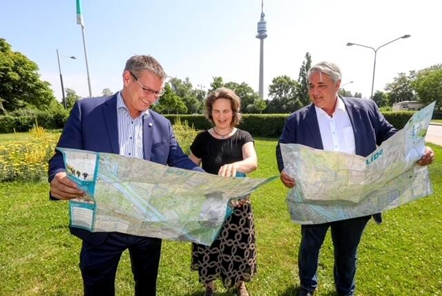 Die neue "LiDo" Karte wurde an der Bezirksgrenze präsentiert. | Foto: Mobilitaetsagentur Wien_Christian Fuerthner