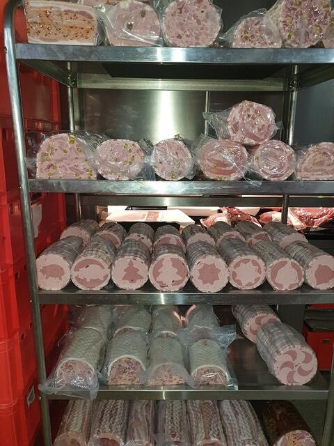 Die Motivrouladen erfordern aufwendige Handarbeit. | Foto: Berer