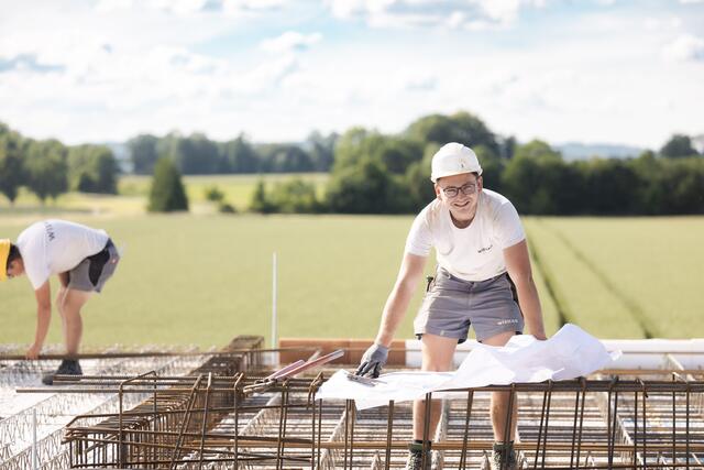 Phillip ist Hochbauer und am liebsten auf der Baustelle. | Foto: Wiehag
