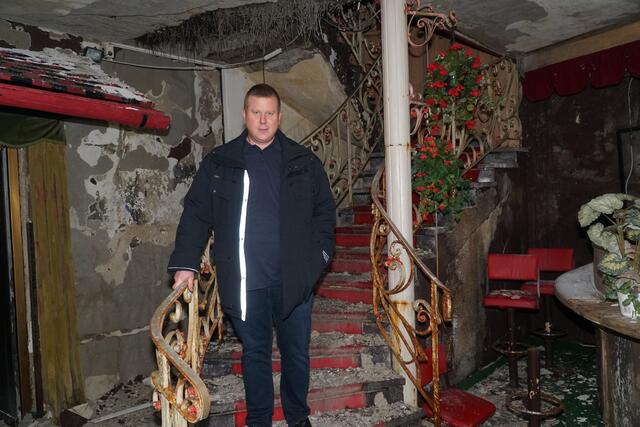 Johannes Arneth hat große Pläne mit der Hotelanlage. Im Moment sieht aber vieles trostlos aus, speziell im Berwanger Hof. | Foto: Reichel