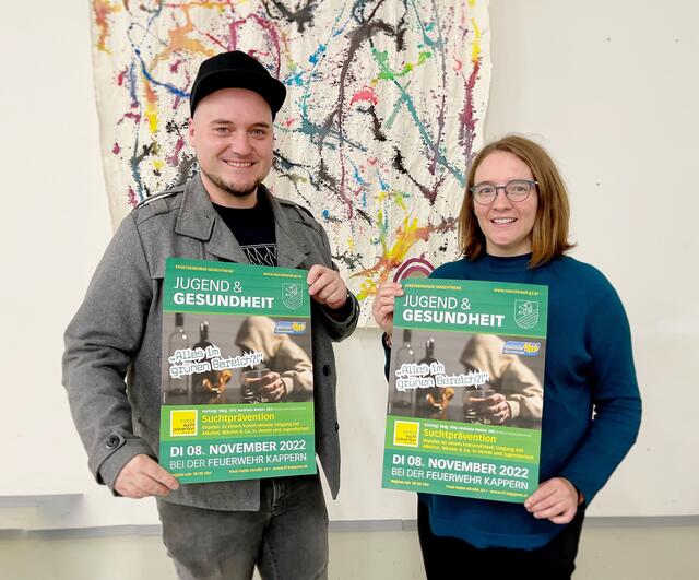 (v.l.:) Bernhard Stegh und Paulina Grim von der Gemeinwesenarbeit Marchtrenk beim Infoabend des Zielgruppenprojektes "Jugend und Gesundheit". | Foto: Stadtgemeinde Marchtrenk