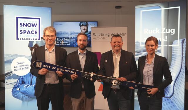 Von links: Johannes Gfrerer, Stefan Schnöll, Wolfgang Hettegger, Christina König, erklärten das Projekt   | Foto: Philipp Scheiber