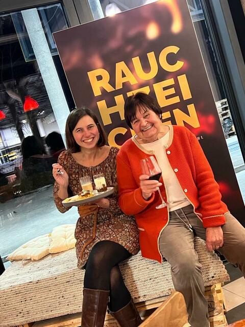 Seltener Schnappschuss - Andrea Speckbacher mit Mutter und Senior Chefin Adelinde Speckbacher (81 Jahre).