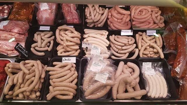 Bratwürstel gibt es bei Berer in allen Variationen. | Foto: Berer