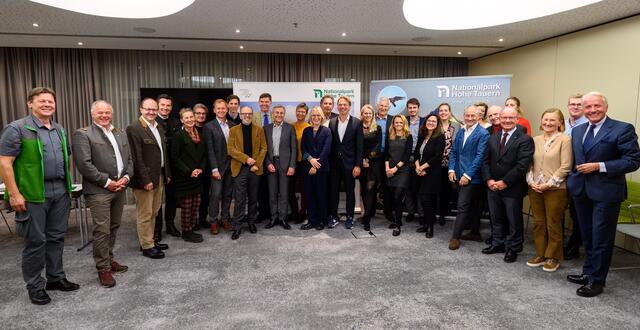 Teilnehmer:innen bei der Generalversammlung der „Tauernfreunde“.  | Foto: Gregor Nesvadba