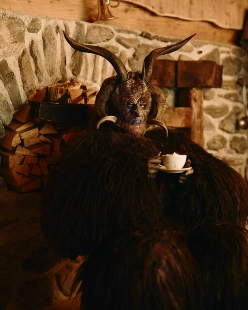 Aus dem Werbefilm "Percht Latte". Perchten und Krampusse - Wir sind zu allen herzlich!  | Foto: © Tirol Werbung
