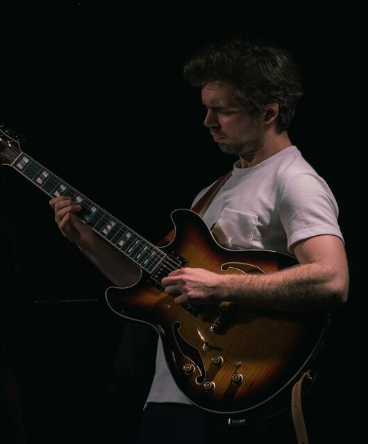 Gitarrist Andreas Erd unterrichtet ab sofort in der Landesmusikschule Kirchdorf Musikproduktion | Foto: Gergö Kormányos