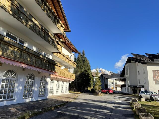 Das Jägerhaus, die Alpenrose und ganz hinten der Berwanger Hof sollen wieder in neuem Glanz erstrahlen. | Foto: Reichel