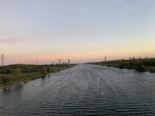 Bei der Donauinsel kann man zu jeder Tageszeit spazieren. | Foto: Miriam Al Kafur
