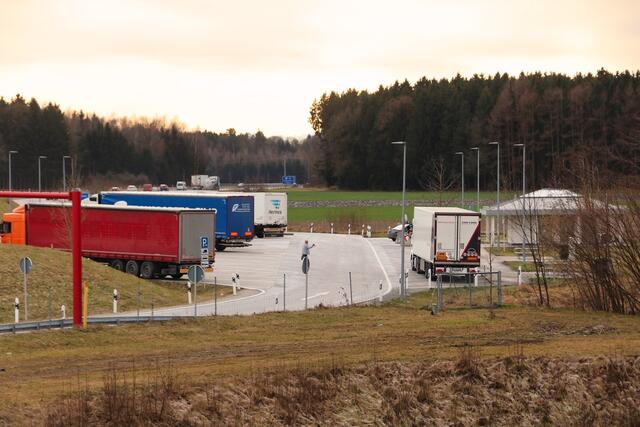 Eine Klage ging bei der Europäischen Kommission ein. Kläger sind die italienischen Güterkraftverkehrsverbände, angeklagt wird das Land Tirol wegen der Fahrverbote.  | Foto: Pixabay/planet_fox (Symbolbild)