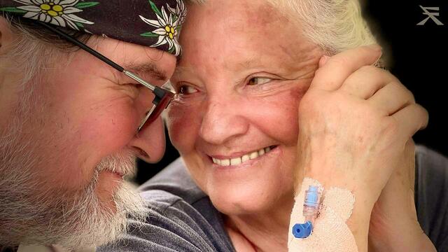 Frizzey &amp; Christine. Gemeinsam sind wir stark. Überdimensionale Kräfte durch Nächstenliebe. | Foto: Frizzey Light